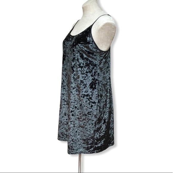 NEW! Victoria’s Secret Crushed Velvet Slip Dress M - Picture 4 of 6